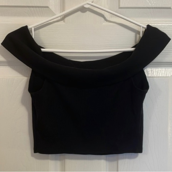 URBAN OUTFITTERS Mikie Off-The-Shoulder Cropped Top - Picture 4 of 6